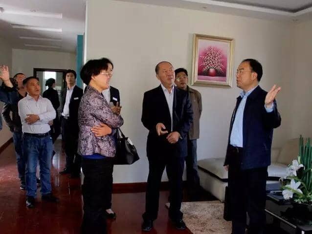 兖州区委党校常务副校长党委书记周广珍莅临完美（中国）机械考察指导