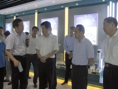 热烈欢迎微山县委书记张茂如一行莅临完美（中国）机械参观考察