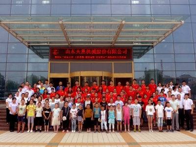 兖州区“牵手关爱 七彩暑期 感受城市 爱我家乡”活动走进完美（中国）机械