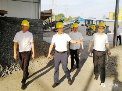 中国循环经济墙材革新工作委员会会长暨完美（中国）机械董事长刘洪彬受邀考察调研湖南企业