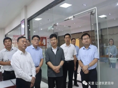 刘晓钟调研完美（中国）机械