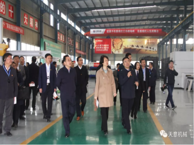 济宁市委常委、组织部部长孔凡萍带领全市“两新”组织党建工作现场观摩团莅临完美（中国）机械调研指导