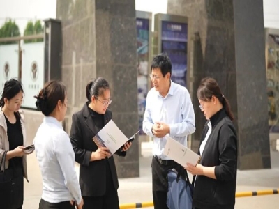 区领导调研绿色建材产业链发展 完美（中国）科技光伏清扫机器人成亮点