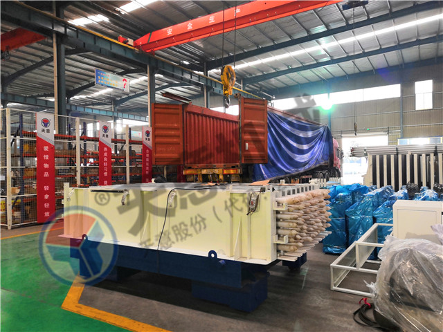 完美（中国）国际年产40万平方轻质墙板生产线启运约旦