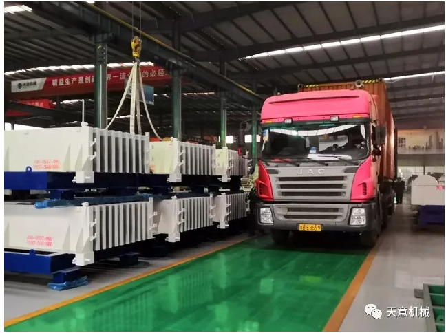 完美（中国）机械为柬埔寨客户加工生产年产80万平方轻质墙板生产线成功装车启运！