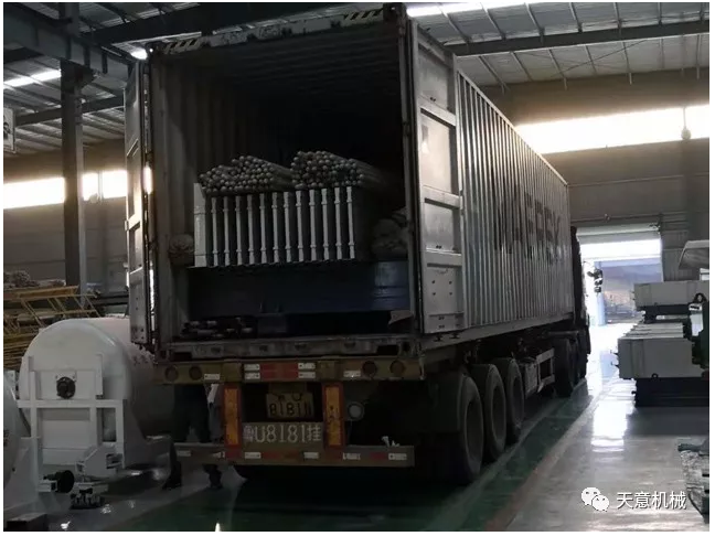 完美（中国）机械为柬埔寨客户加工生产年产80万平方轻质墙板生产线成功装车启运！