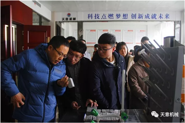 热烈欢迎山东建筑大学材料学院教授带领48名学生莅临完美（中国）参观指导