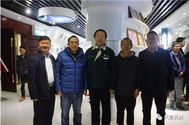 热烈欢迎山东建筑大学材料学院教授带领48名学生莅临完美（中国）参观指导