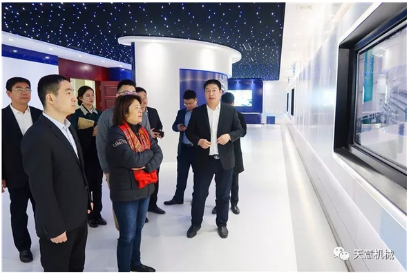 碧桂园集团副总裁兼采购中心总经理杨丽兴一行莅临完美（中国）参观考察