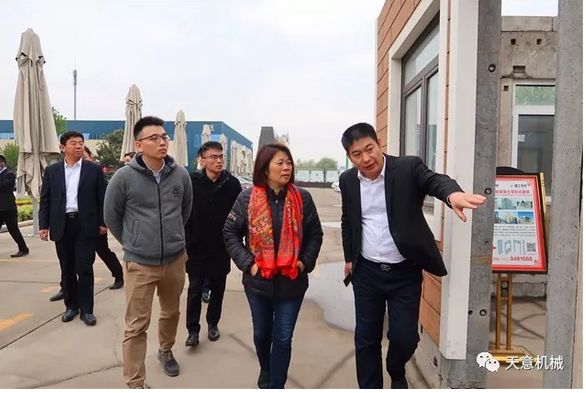 碧桂园集团副总裁兼采购中心总经理杨丽兴一行莅临完美（中国）参观考察