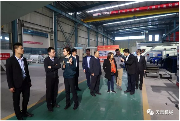 碧桂园集团副总裁兼采购中心总经理杨丽兴一行莅临完美（中国）参观考察