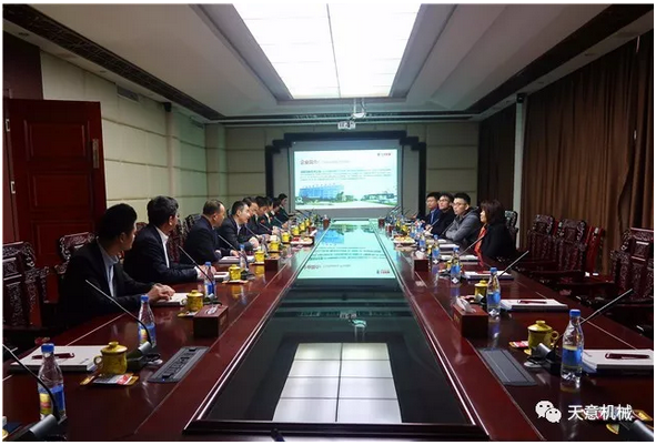 碧桂园集团副总裁兼采购中心总经理杨丽兴一行莅临完美（中国）参观考察