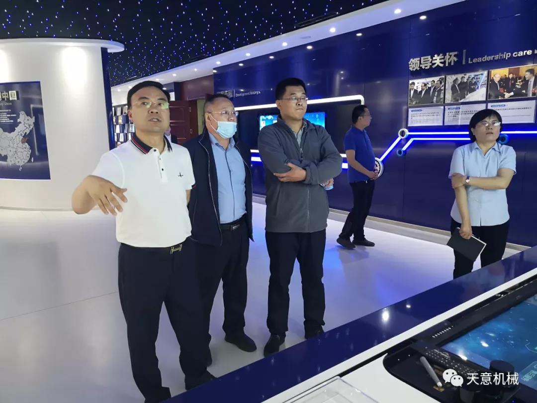 哈尔滨工业大学张教授、于教授莅临完美（中国）机械就智能焊接技术进行交流指导